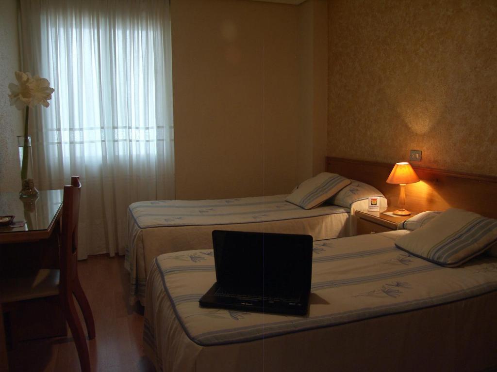 Melida Ostatua Hotel Ermua Kamer foto
